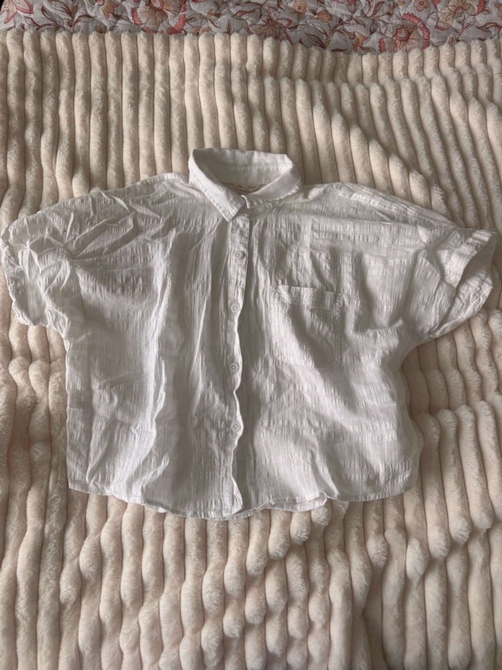 Aeropostale White Button-Down Short Sleeve Shirt